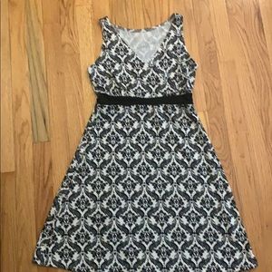 I’m selling a simple black and white dress